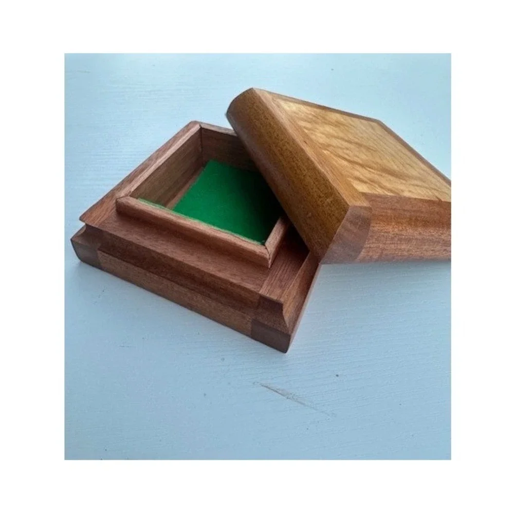 Robert Aylsworth‎ Handcrafted Maple and Cherry Wood Trinket Box Signed 2020